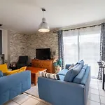 Casa de Férias Maison Familiale Climatisée à - 6 Pers, Proche Centre&pistes Cyclables - Fr-1-319-546