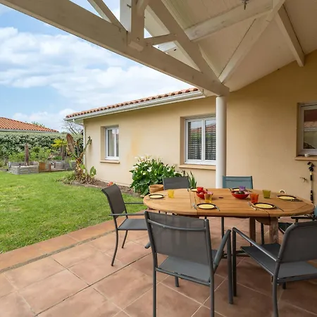 Holiday home Maison Familiale Climatisee A - 6 Pers, Proche Centre & Pistes Cyclables - Fr-1-319-546